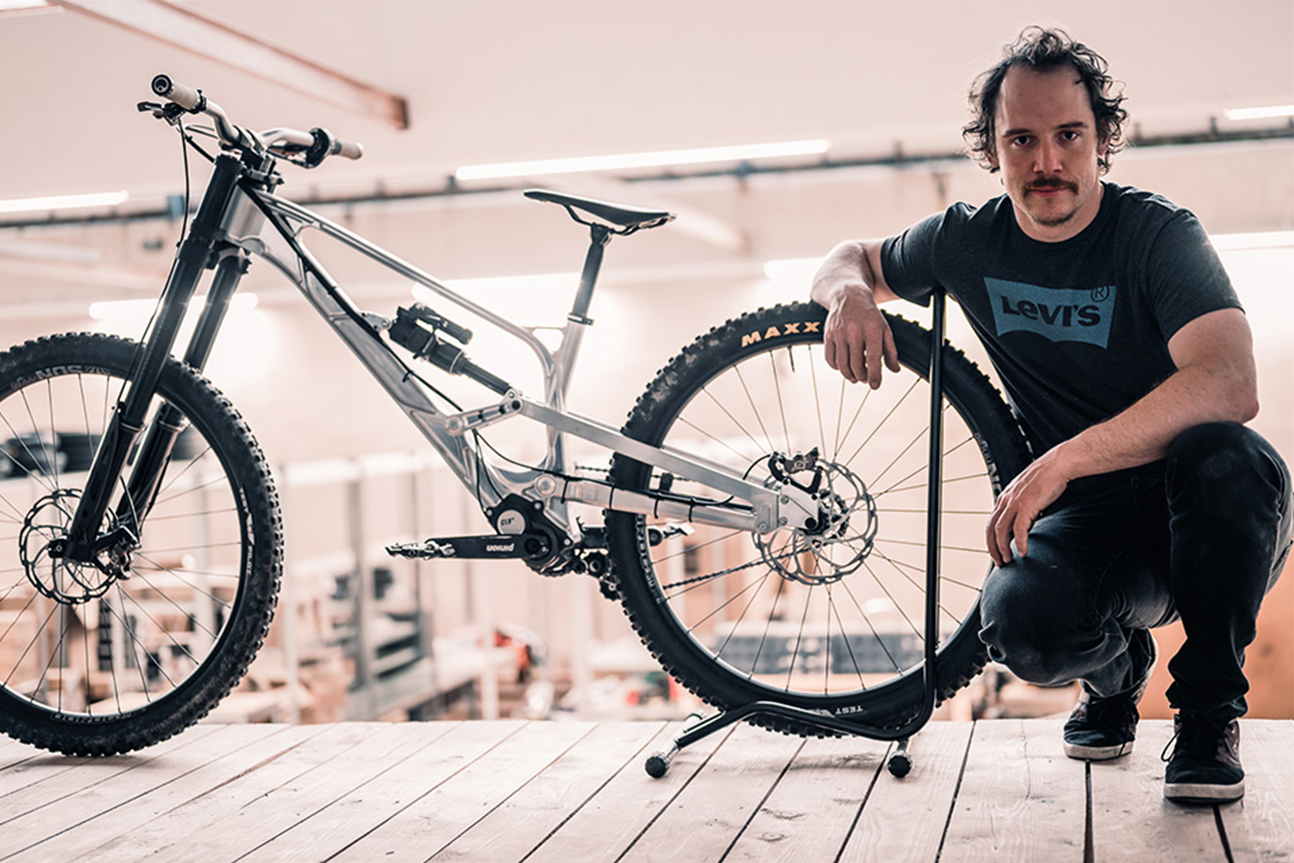 Gamux-Downhill-Bike
